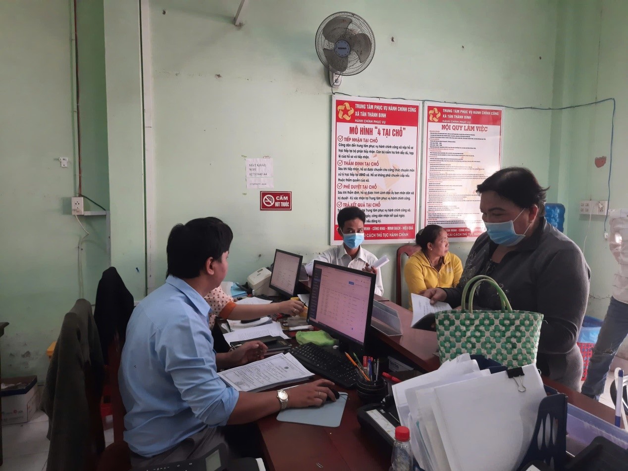 Hành chính công xã Tân Thành Bình – “Lấy sự hài lòng của dân làm thước đo”
